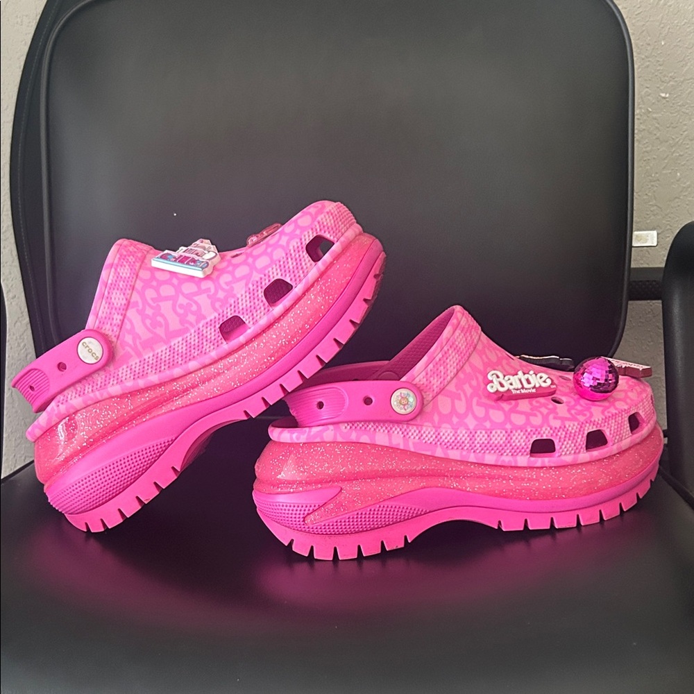CROCS limited edition🩷BARBIE🩷 Pink Platform comes with Barbie Charms!!!